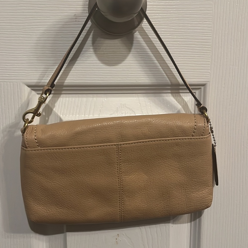 *AUTHENTIC- Coach Wristlet - Picture 5 of 6